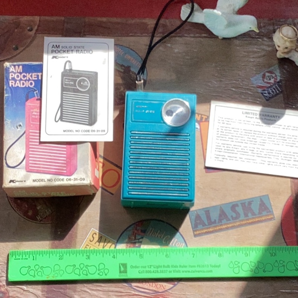 📻 Vintage TURQUOISE TRANSISTOR RADIO w/swivel carrying strap ORIGINAL Box
